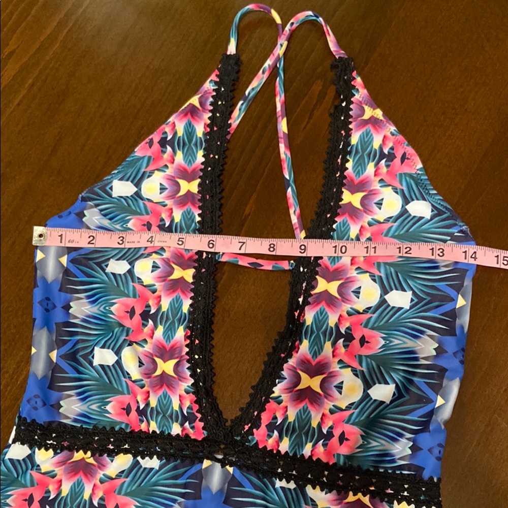 Colorful Cupshe One-Piece Swimsuit, size M. New! - Picture 4 of 10